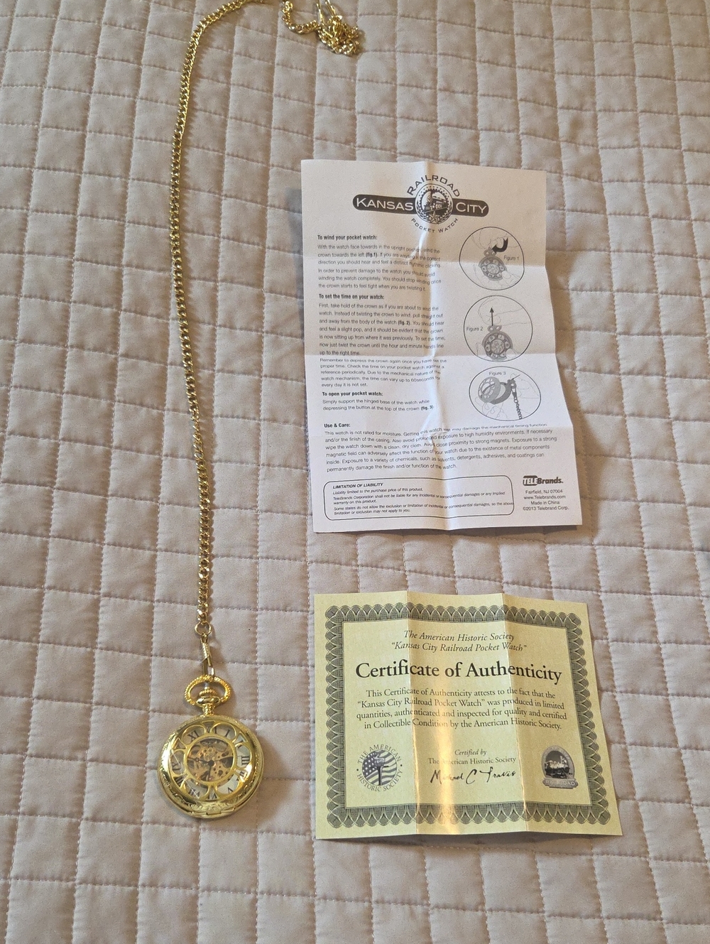 NIB Gold Tone Collector's Pocket Watch With Chain - Picture 2 of 10